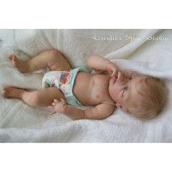 Henry por Sheila Michael corpo da criança com conectores