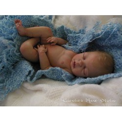 Henry por Sheila Michael corpo da criança com conectores