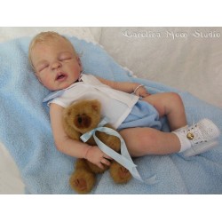 Henry por Sheila Michael corpo da criança com conectores